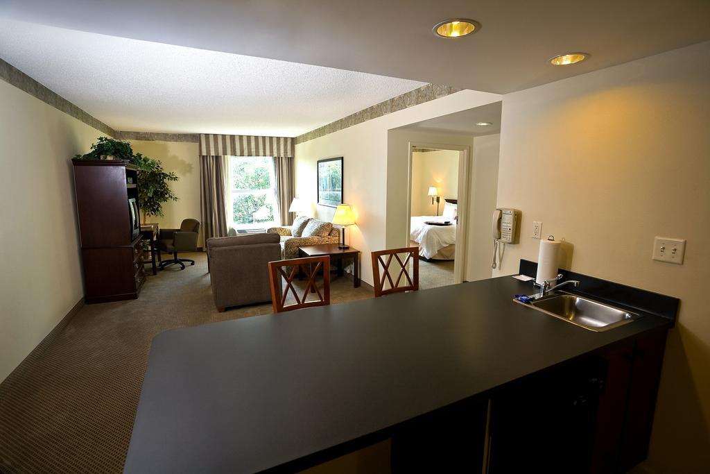 Hampton Inn & Suites Charlotte Arrowood Rd מראה חיצוני תמונה