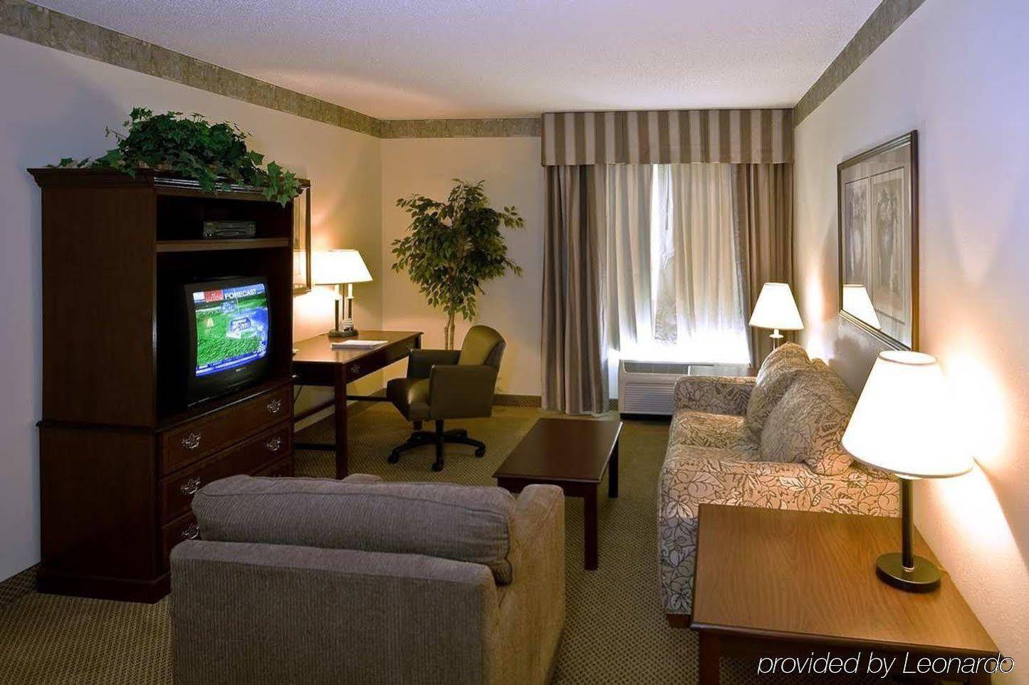 Hampton Inn & Suites Charlotte Arrowood Rd מראה חיצוני תמונה