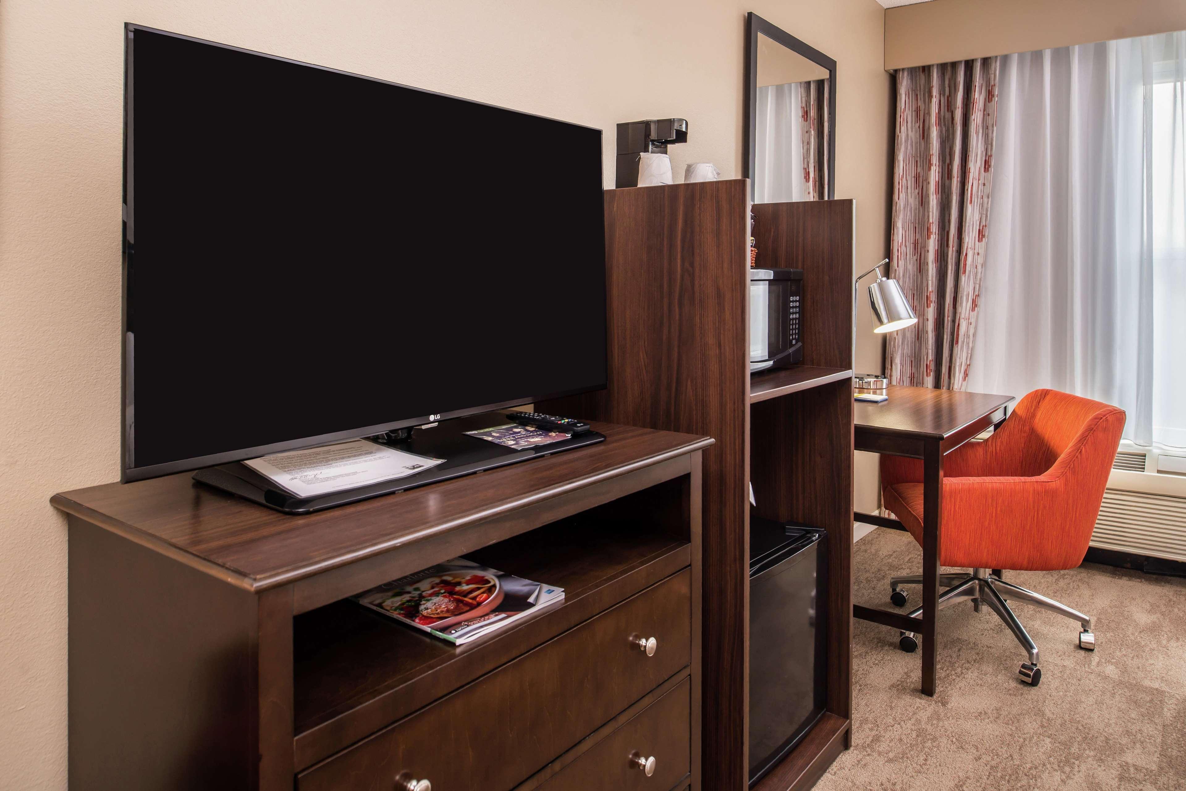 Hampton Inn & Suites Charlotte Arrowood Rd מראה חיצוני תמונה
