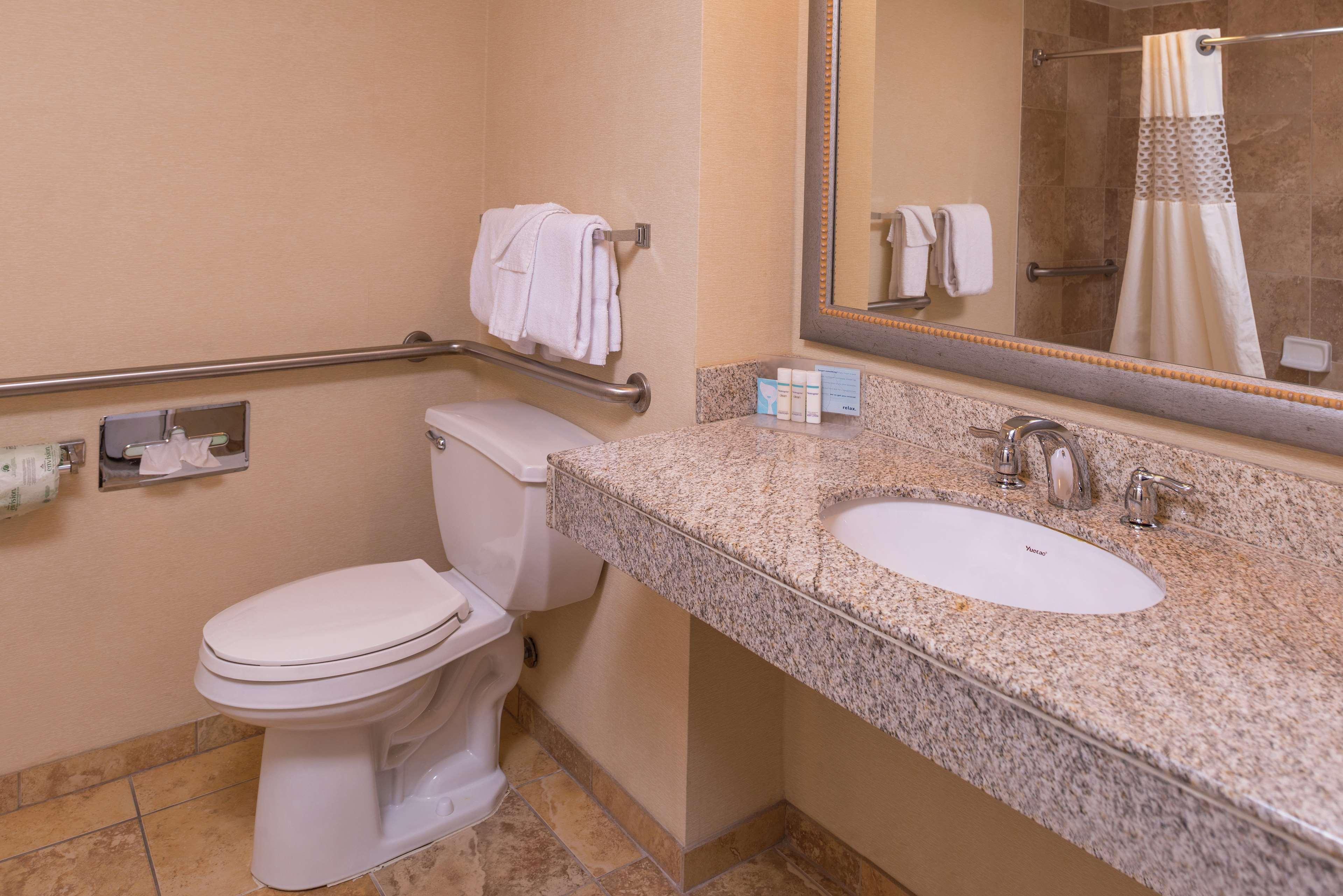 Hampton Inn & Suites Charlotte Arrowood Rd מראה חיצוני תמונה