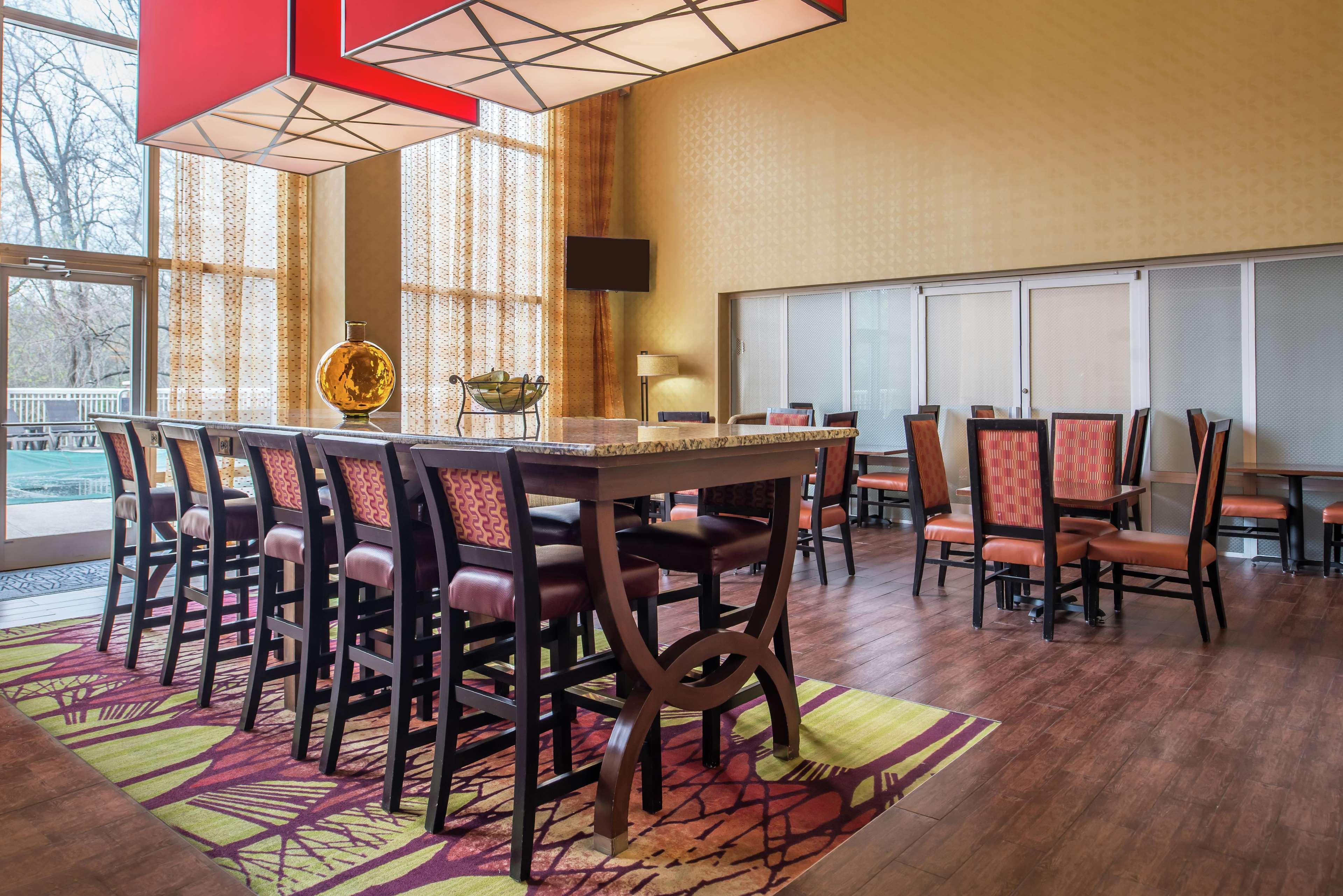 Hampton Inn & Suites Charlotte Arrowood Rd מראה חיצוני תמונה