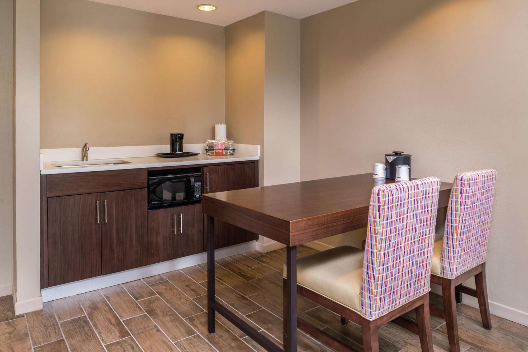 Hampton Inn & Suites Charlotte Arrowood Rd מראה חיצוני תמונה