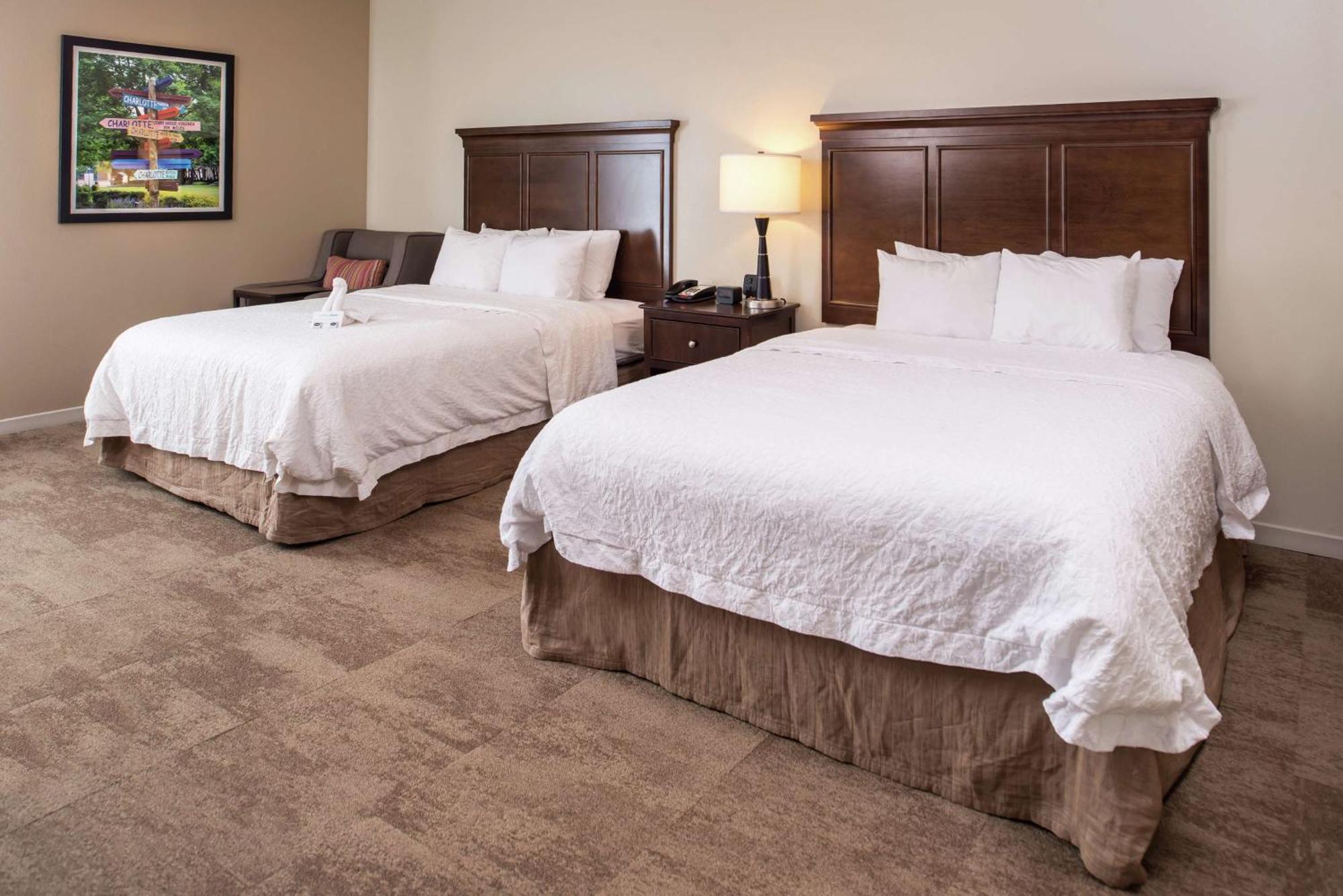 Hampton Inn & Suites Charlotte Arrowood Rd מראה חיצוני תמונה