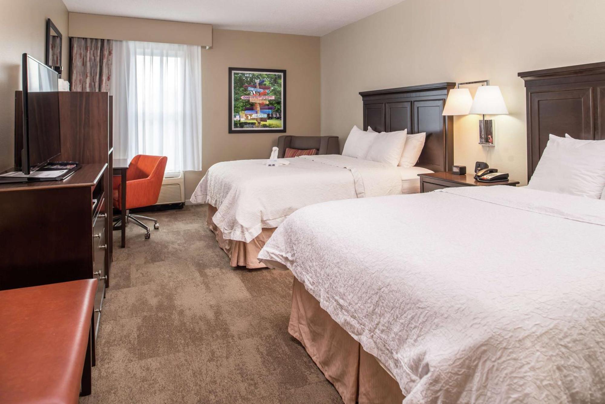 Hampton Inn & Suites Charlotte Arrowood Rd מראה חיצוני תמונה