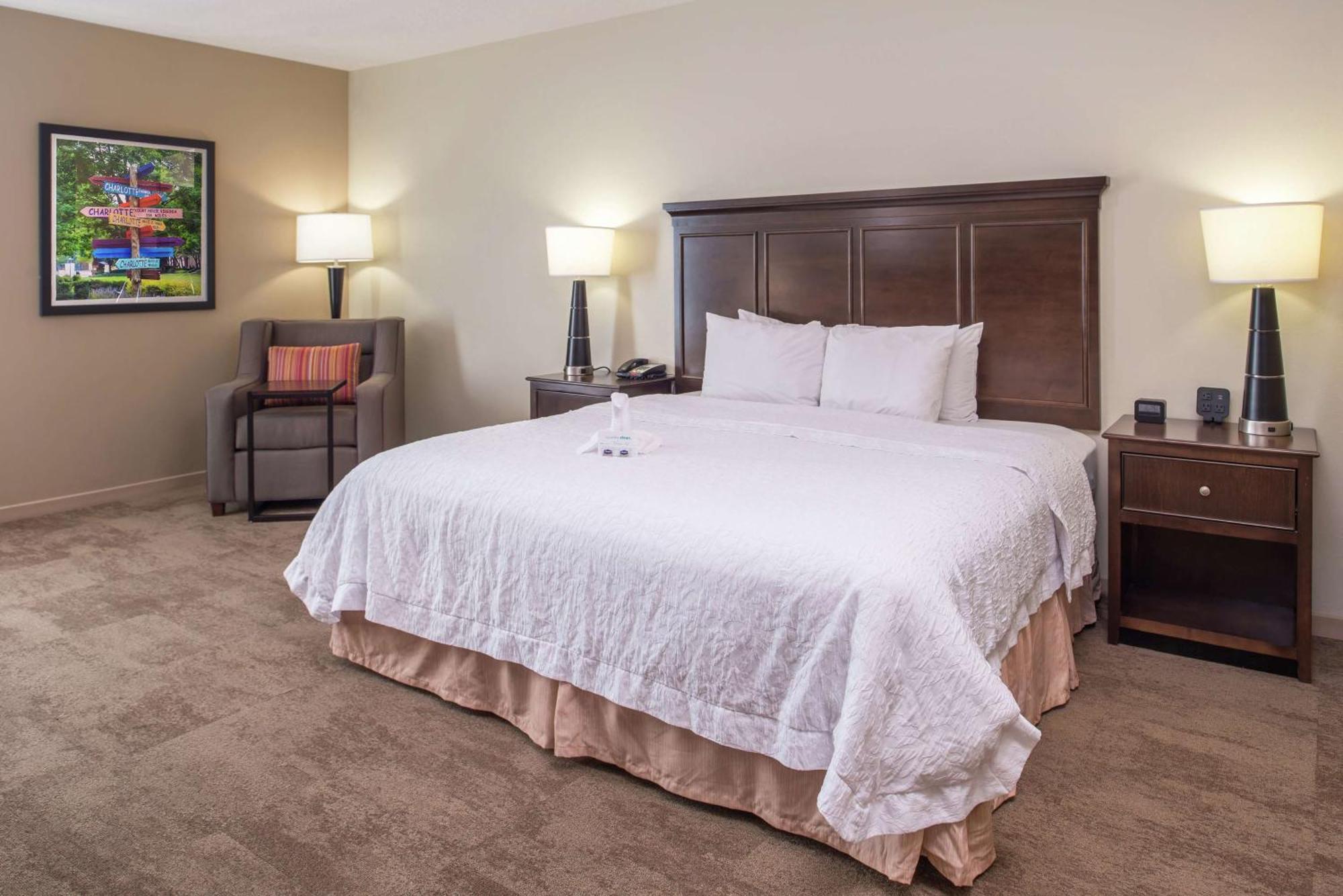 Hampton Inn & Suites Charlotte Arrowood Rd מראה חיצוני תמונה