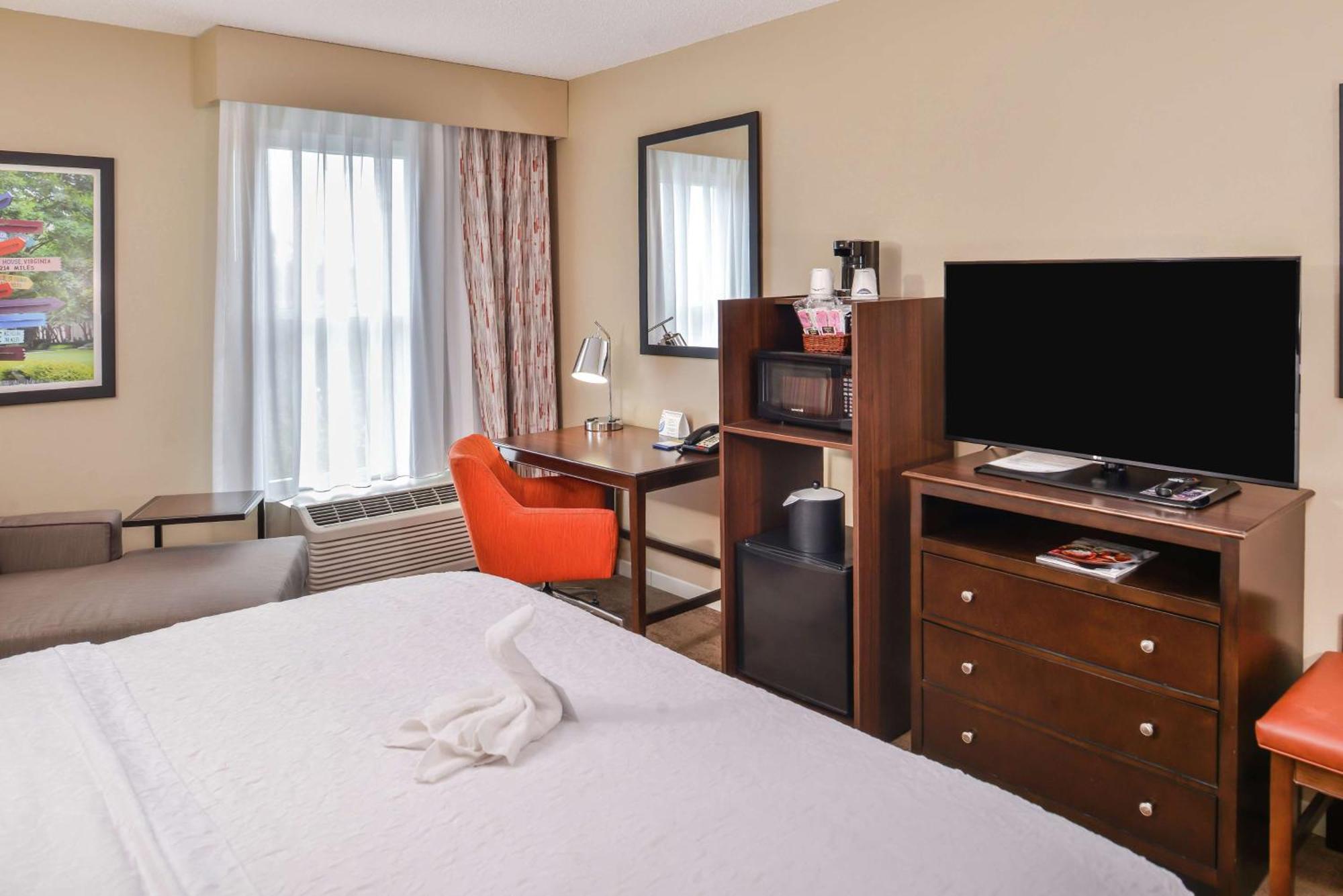 Hampton Inn & Suites Charlotte Arrowood Rd מראה חיצוני תמונה