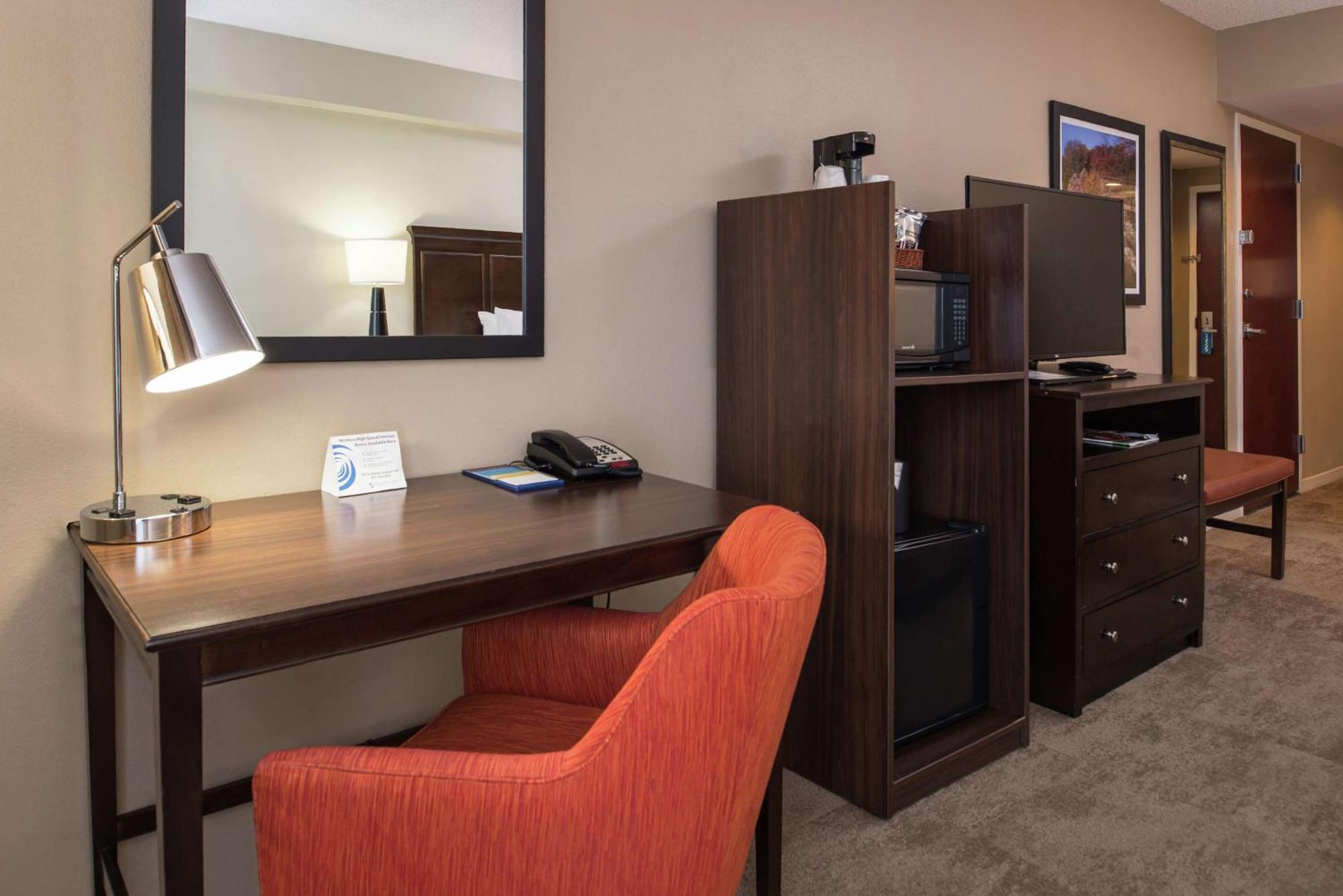 Hampton Inn & Suites Charlotte Arrowood Rd מראה חיצוני תמונה