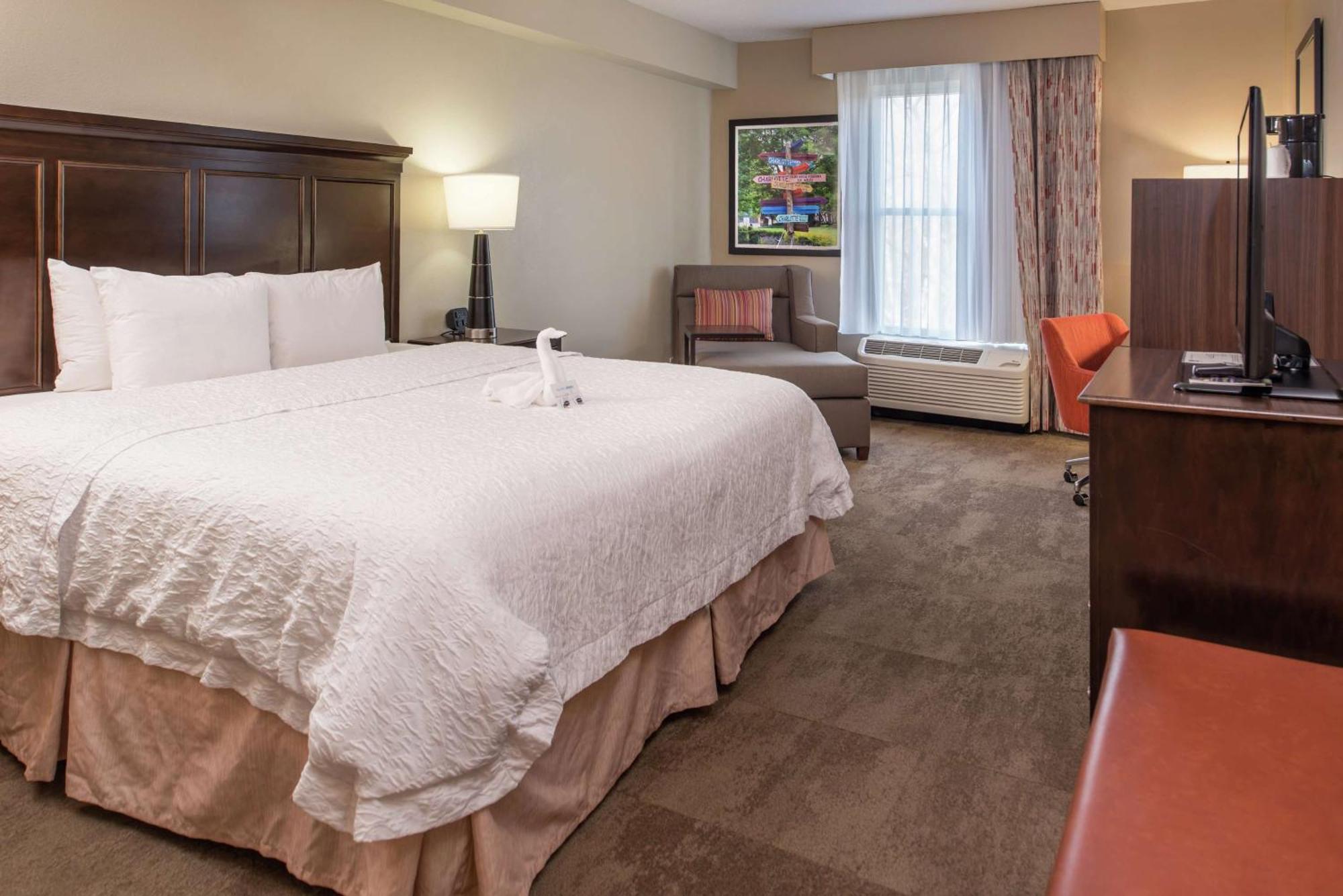 Hampton Inn & Suites Charlotte Arrowood Rd מראה חיצוני תמונה