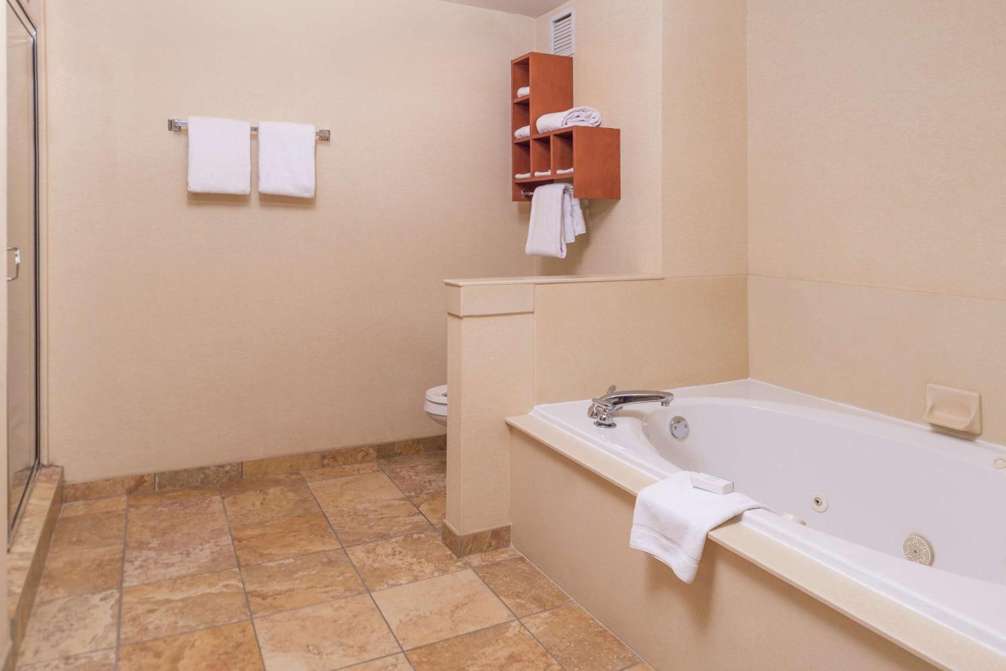 Hampton Inn & Suites Charlotte Arrowood Rd מראה חיצוני תמונה