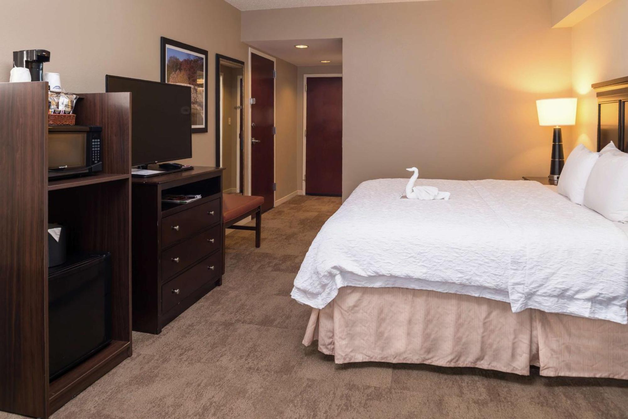 Hampton Inn & Suites Charlotte Arrowood Rd מראה חיצוני תמונה