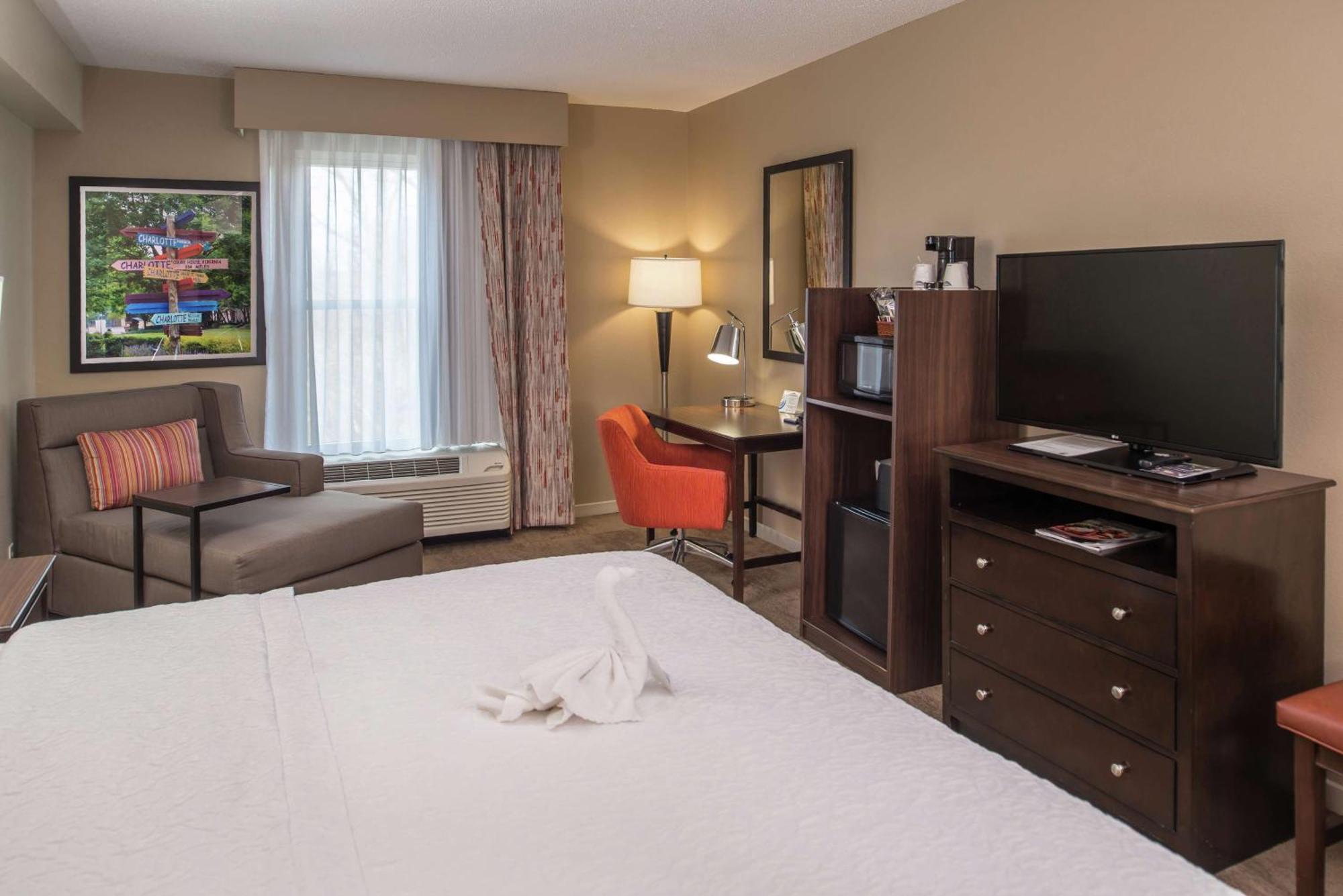 Hampton Inn & Suites Charlotte Arrowood Rd מראה חיצוני תמונה