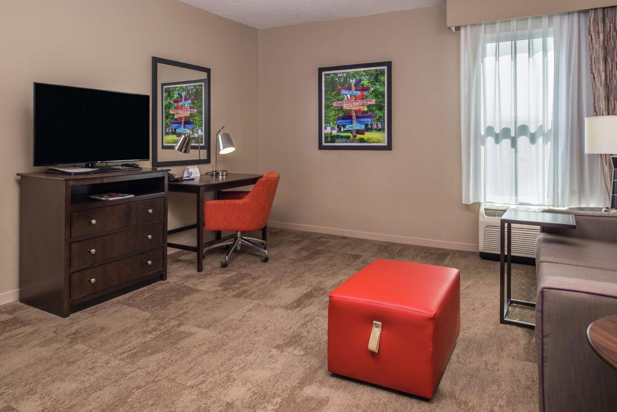 Hampton Inn & Suites Charlotte Arrowood Rd מראה חיצוני תמונה