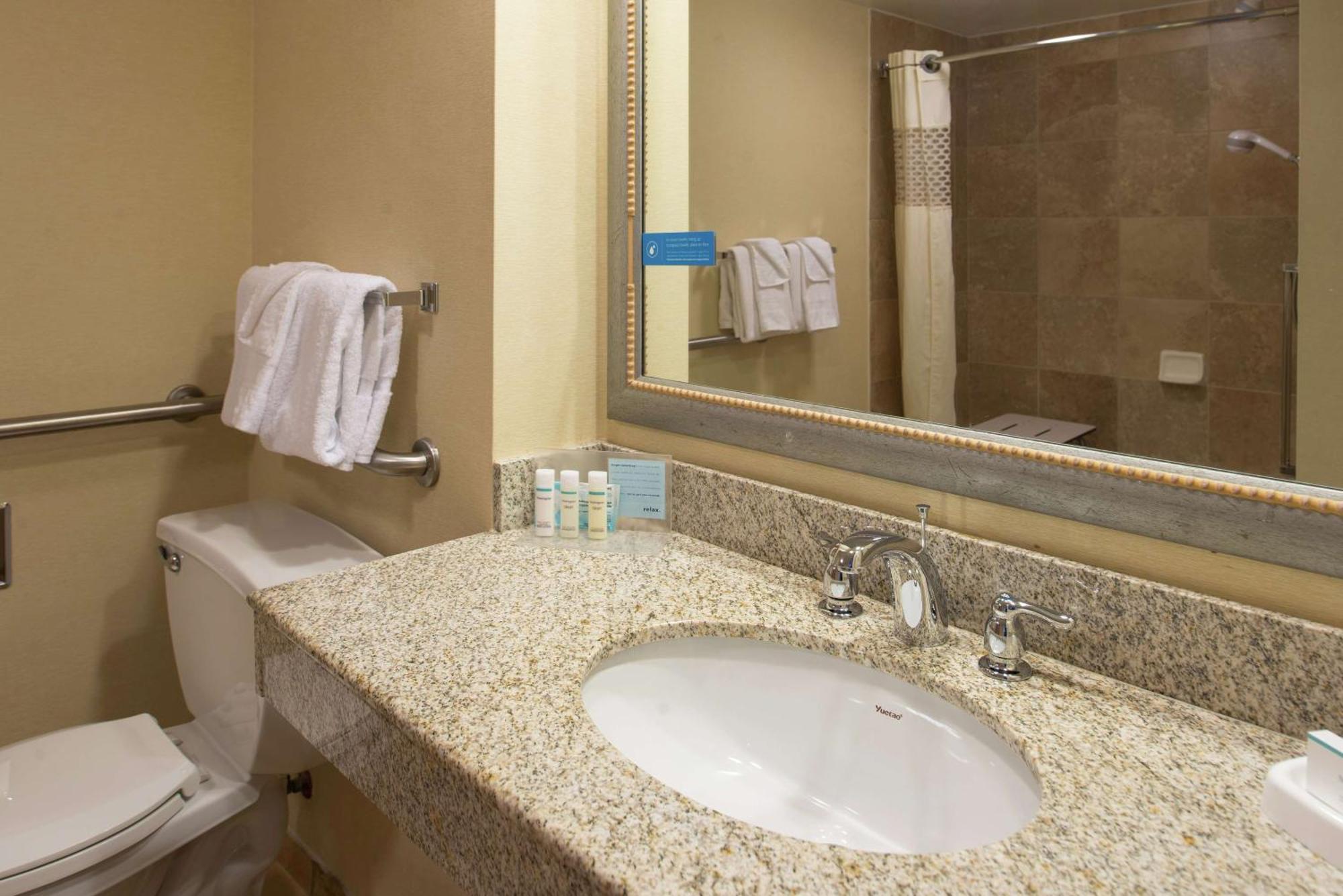 Hampton Inn & Suites Charlotte Arrowood Rd מראה חיצוני תמונה